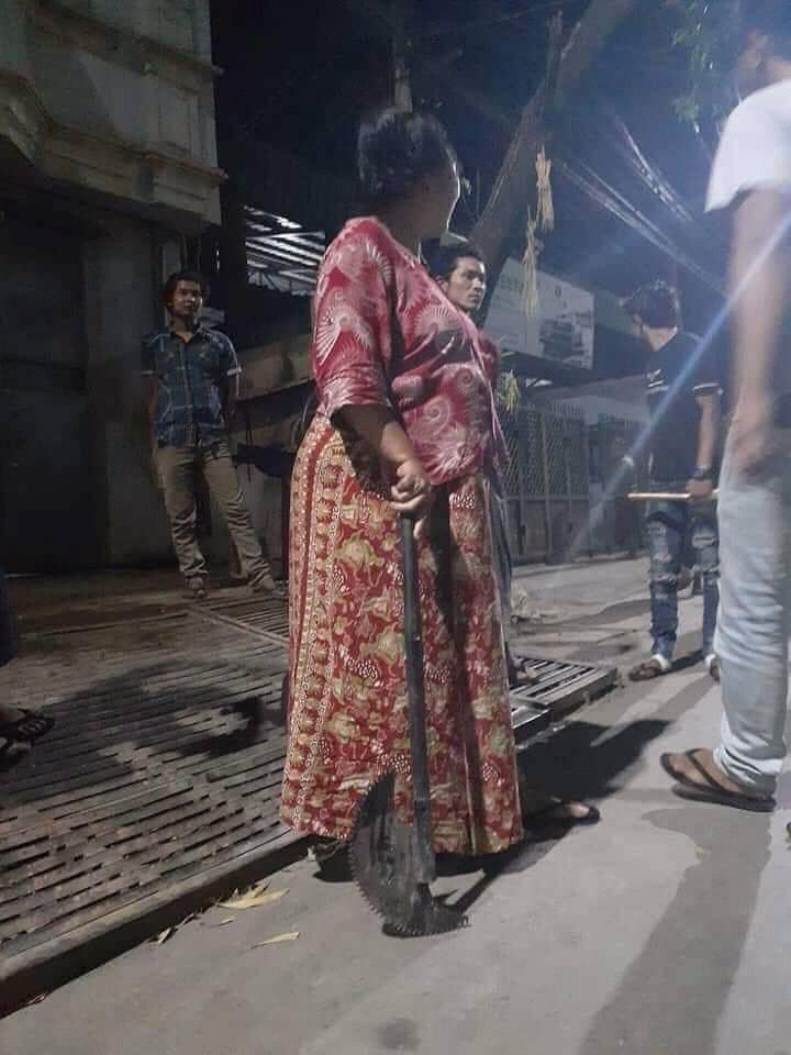 Kelakuan Emak-emak diwaktu senggang yang kocak dan bikin ketawa